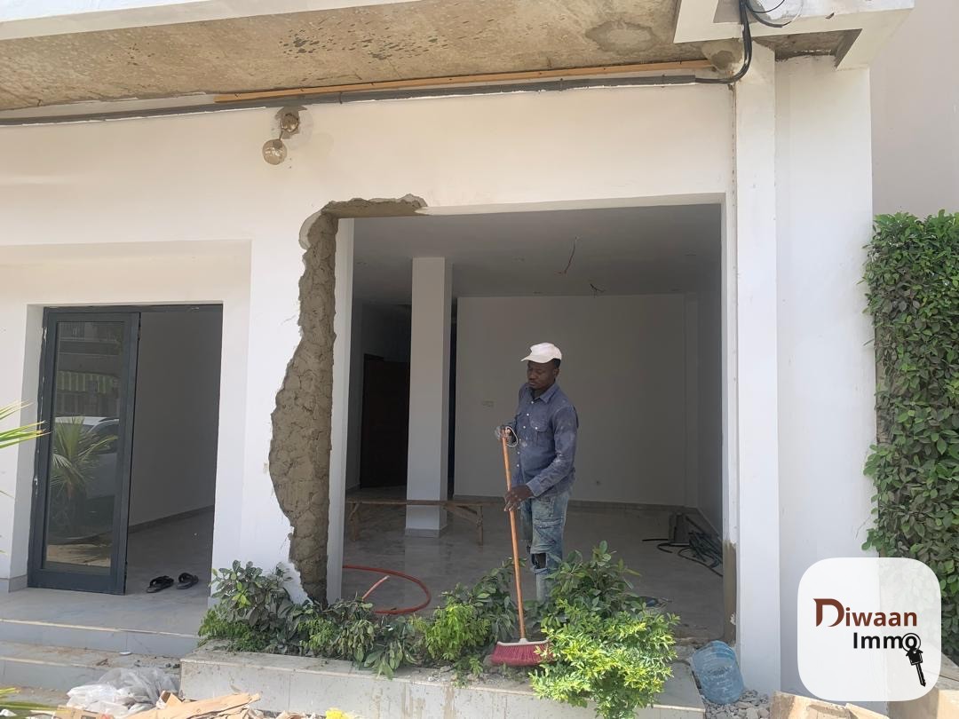 terrain de 150°M2 aux almadies a vendre - Image 2