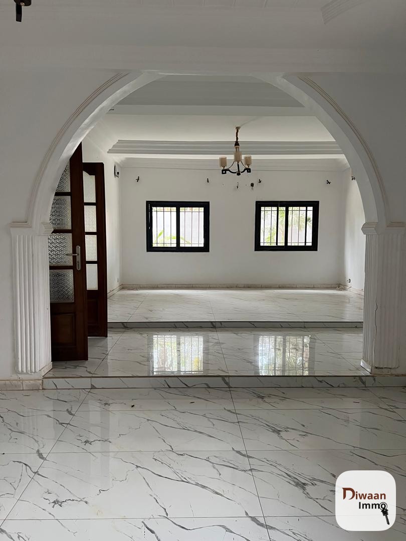 Villa à louer aux Almadies avec 8 chambres et 2 salons. - Image 3