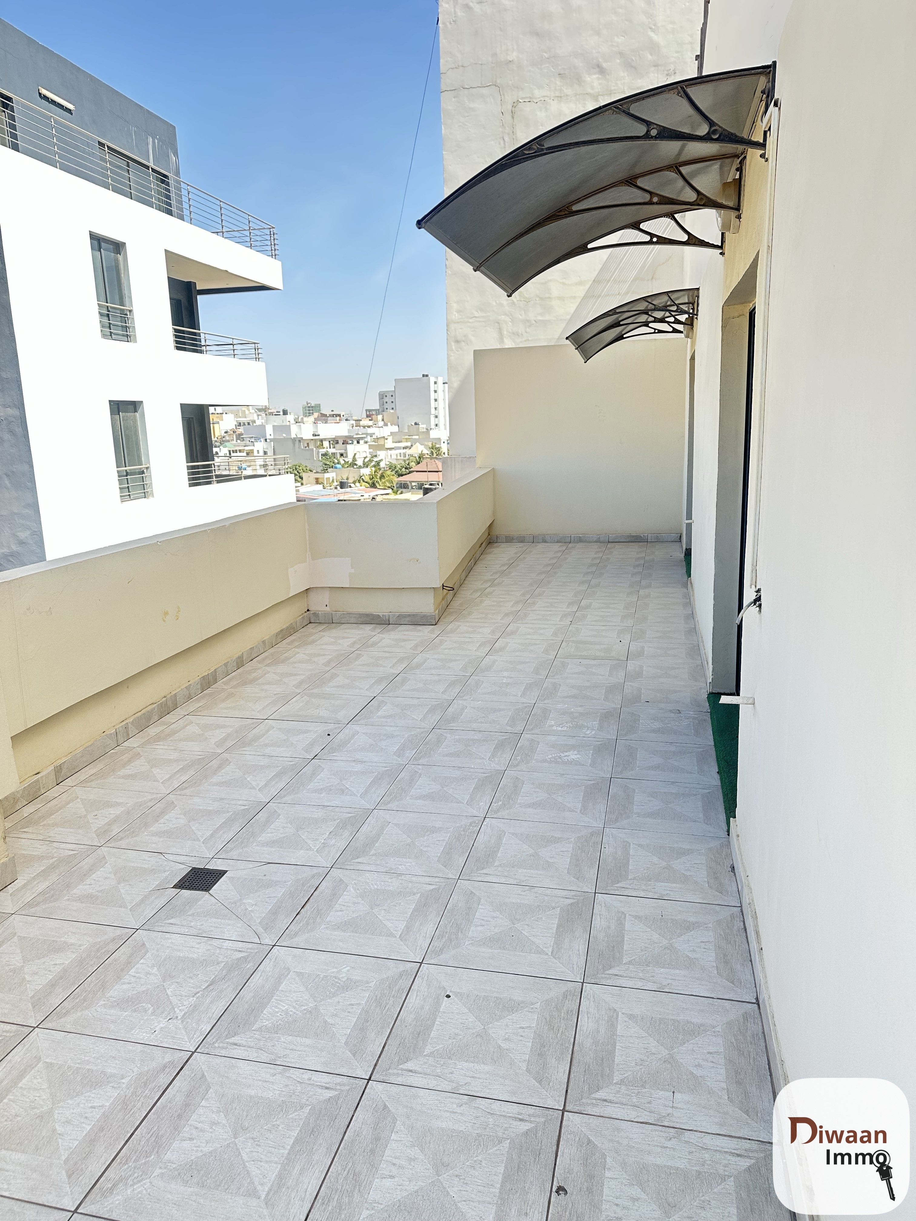 Plateau de bureau à louer à la Cité  Keur Gorgui - Image 1