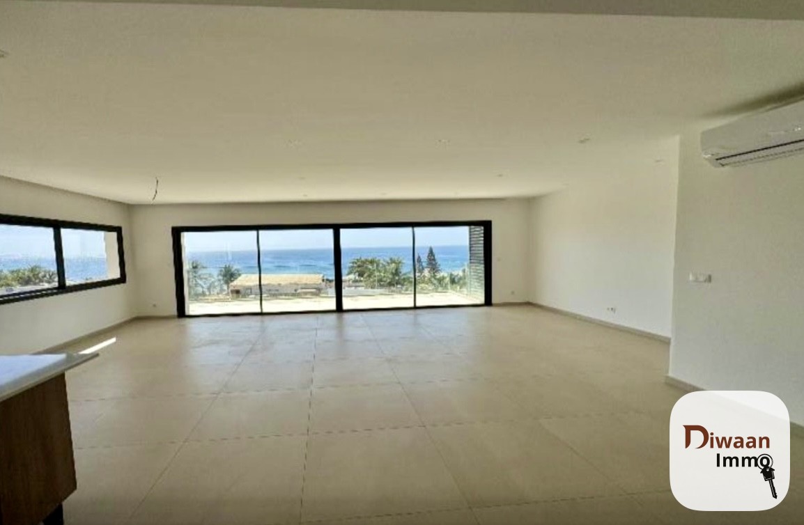 Appartement F4 à louer aux almadies au 3em étage de l'immeuble avec une belle vue sur mer.