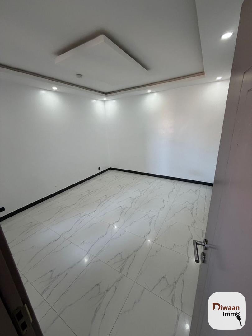 Appartement F5 à louer à la cité Dallal Diam - Image 1