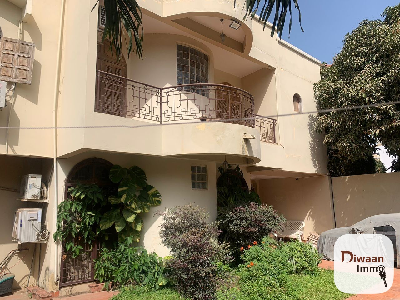 Villa R+1 à louer sur la route principale des Almadies. - Image 1