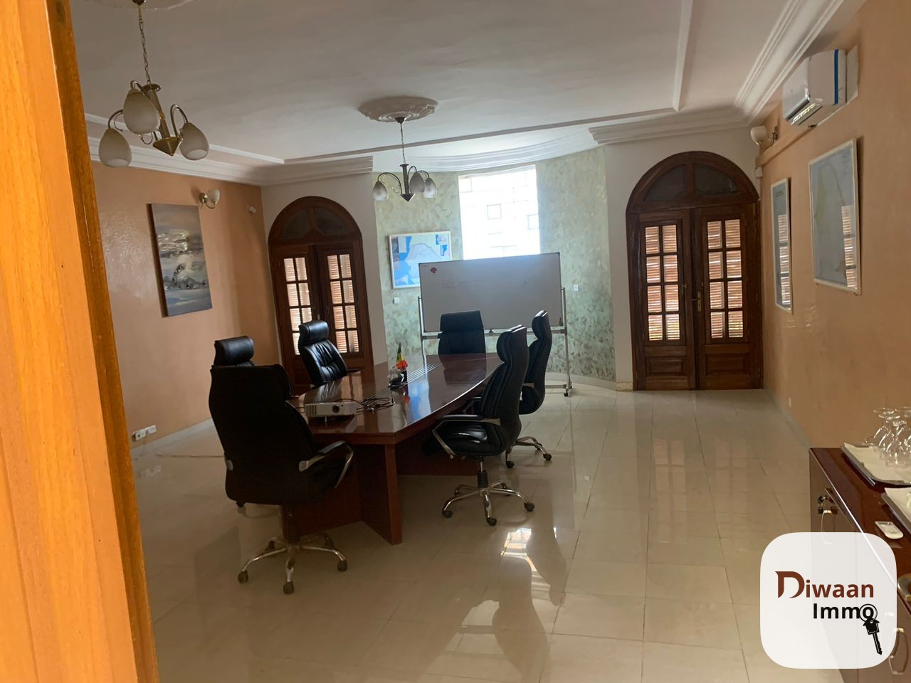 Villa R+1 à louer sur la route principale des Almadies. - Image 5