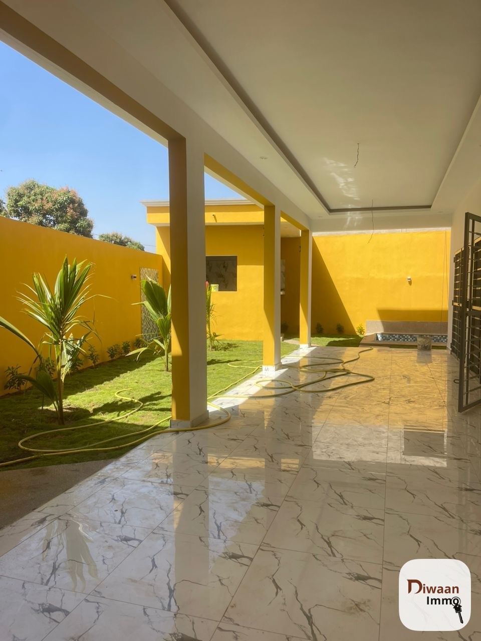 Villa R+2 à vendre à Zac Mbao