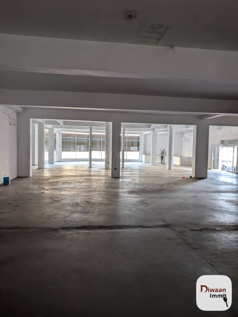 showroom de 1000m2 en face BRT à louer - Image 2