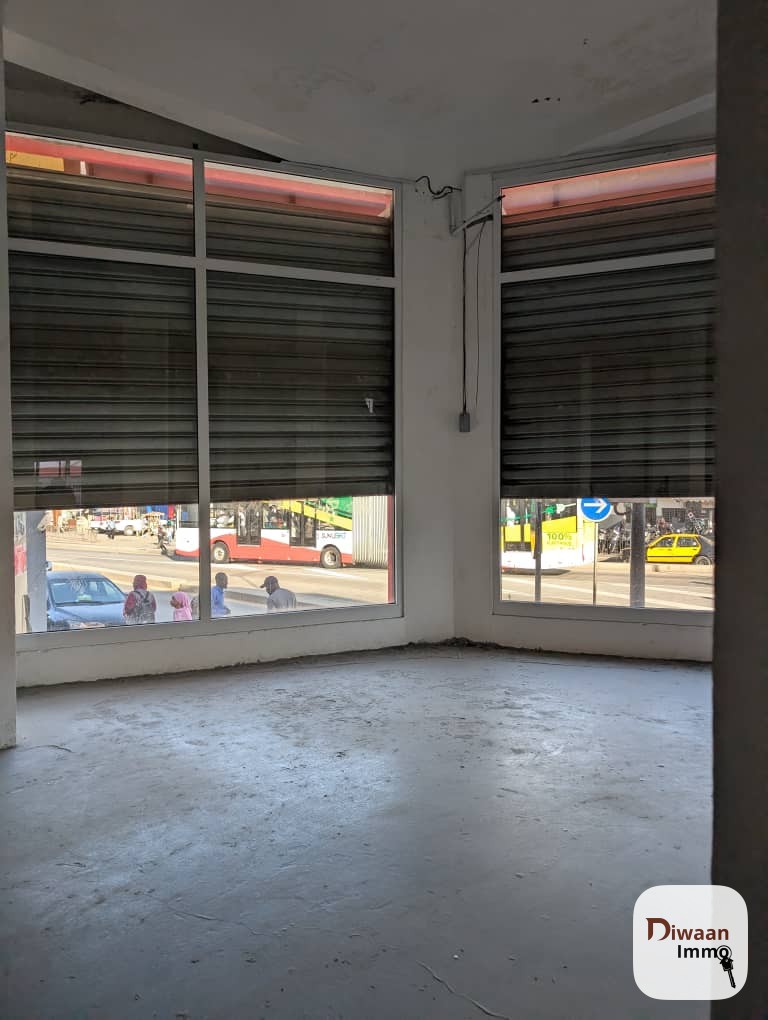 showroom de 1000m2 en face BRT à louer - Image 4