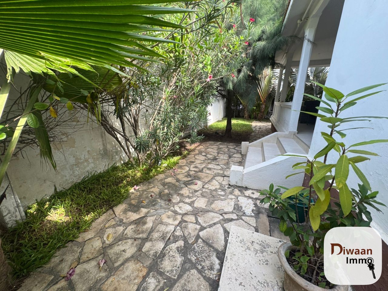 Villa à louer sur la corniche du Plateau - Image 3