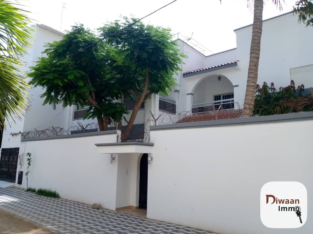 Villa R+1 a vendre à Ngor - Image 3