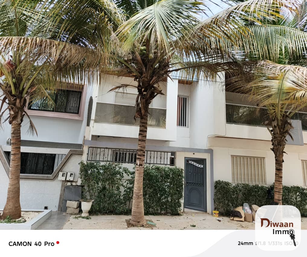 Villa R+1 a louer a Sicap Foire